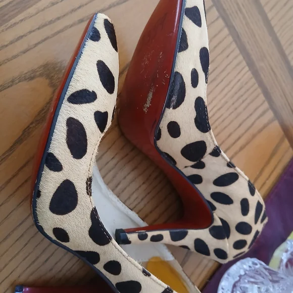 Christian Louboutin Spotted Black and Tan Heels - Picture 10 of 10